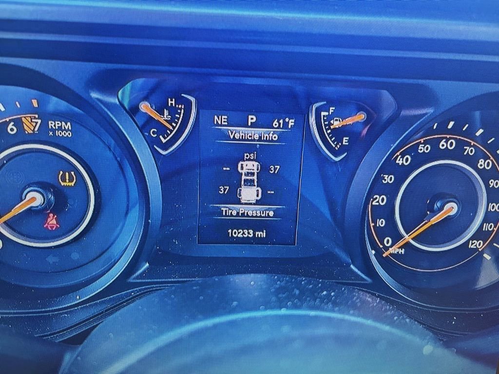 Used 2025 Jeep Gladiator Sport image 10