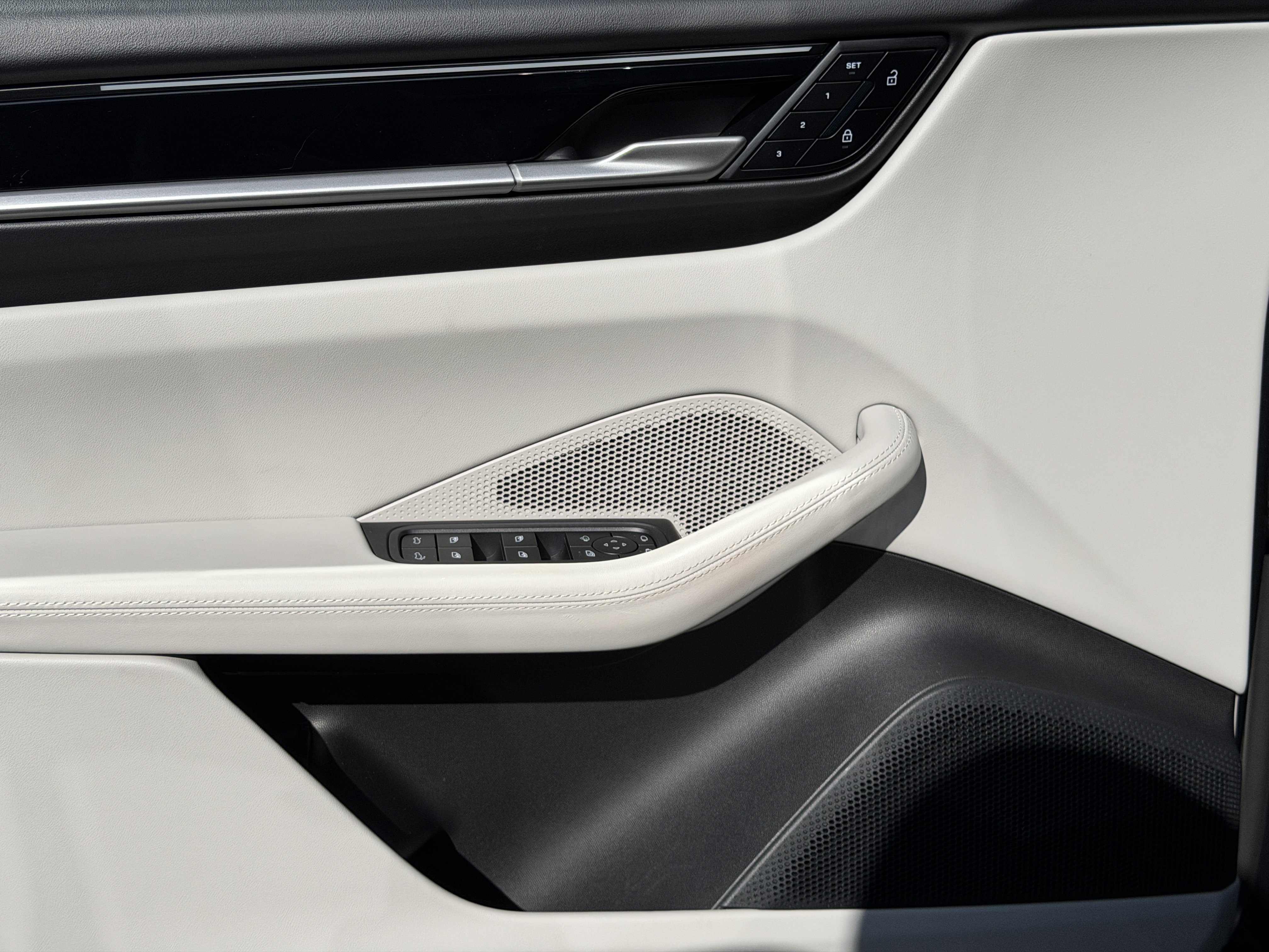 Certified 2024 Porsche Macan 4 Electric image 23