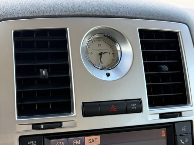 Used 2010 Chrysler 300 C RWD image 24