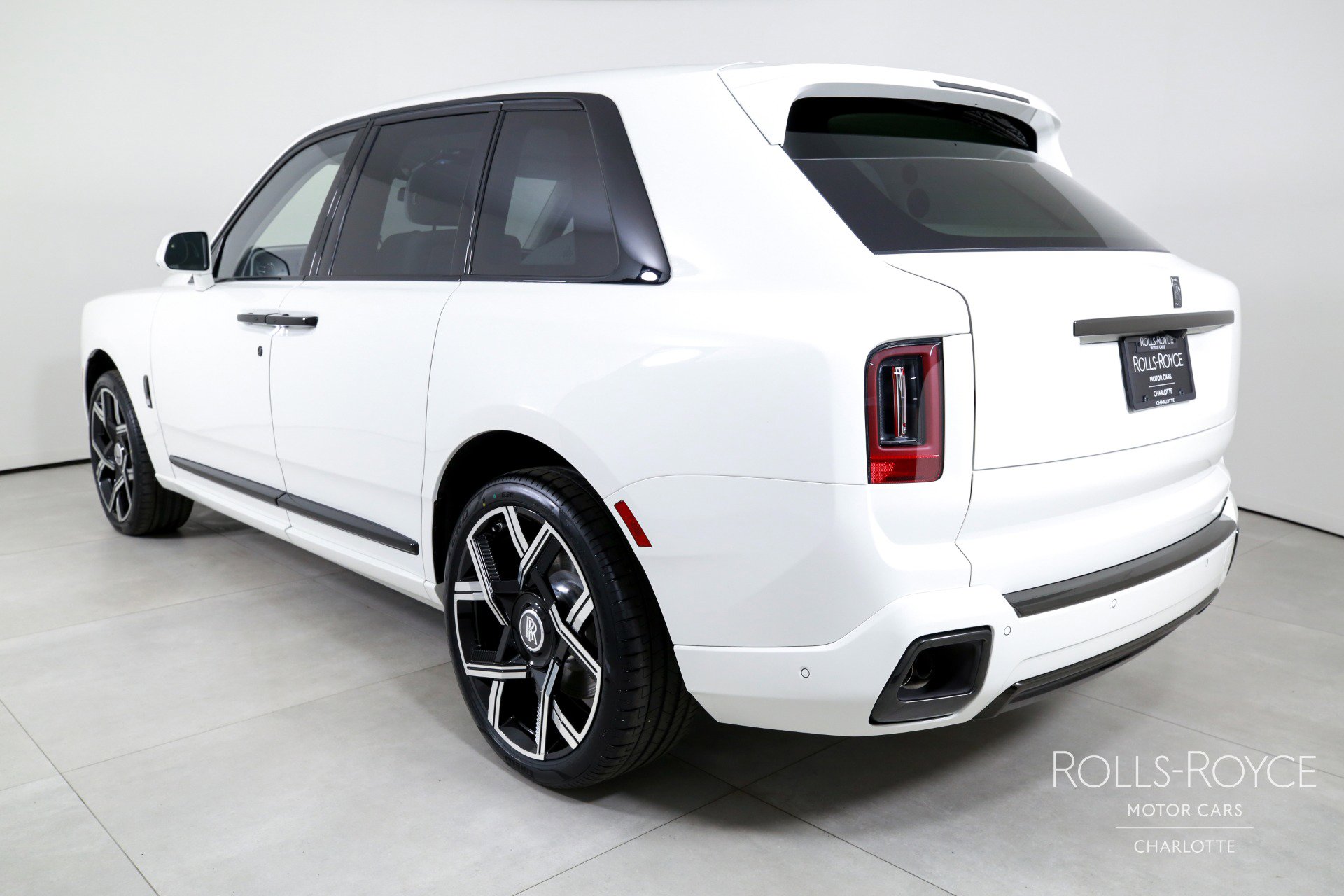 New 2026 Rolls-Royce Cullinan Black Badge image 8