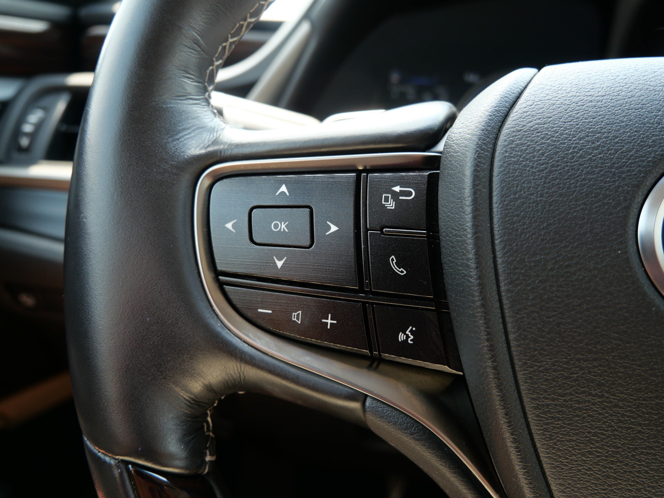 Used 2019 Lexus ES 300h FWD image 28
