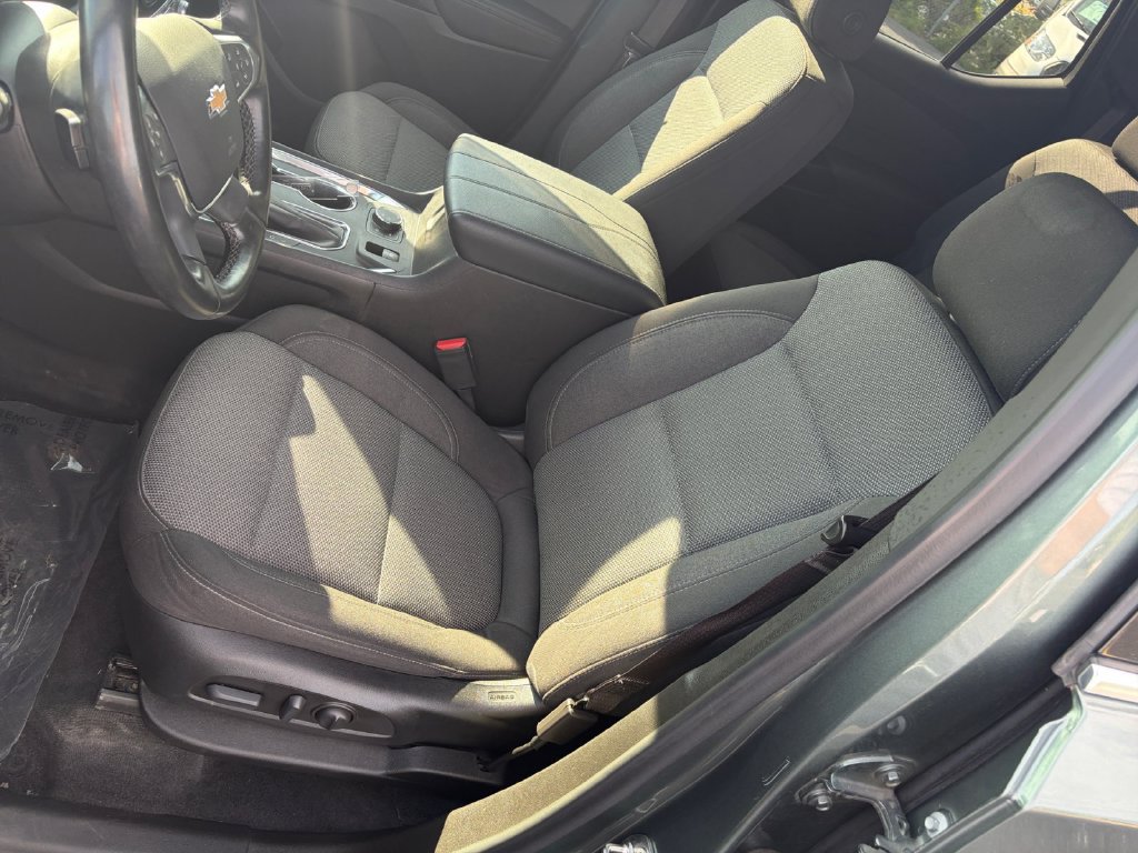Used 2023 Chevrolet Traverse LT AWD/4WD image 16