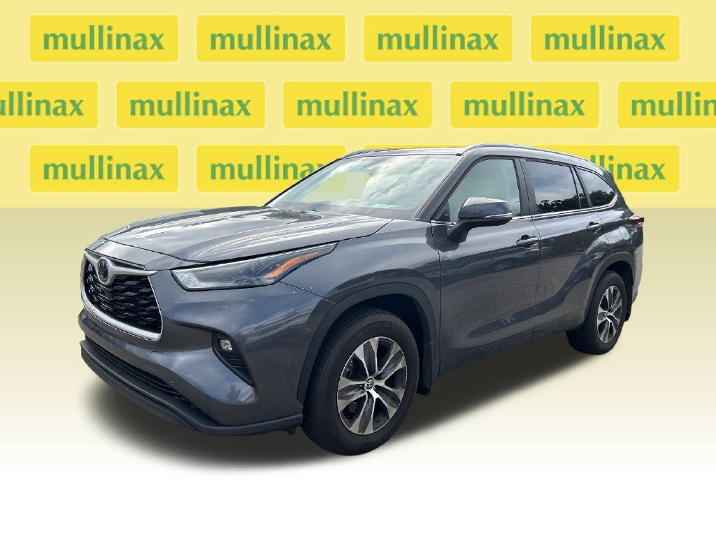 Used 2024 Toyota Highlander XLE FWD image 6