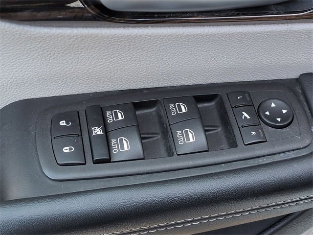 Certified 2023 Chrysler Pacifica Limited image 16