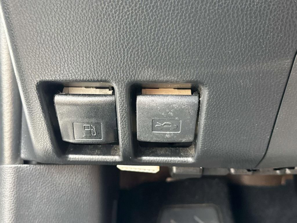 Used 2024 Toyota RAV4 XLE image 29
