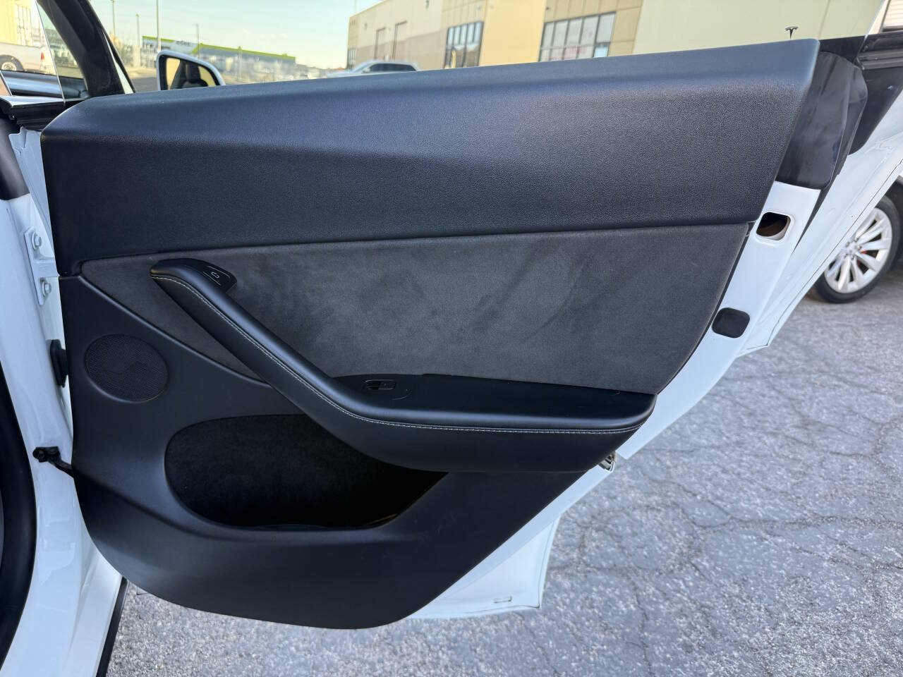 Used 2022 Tesla Model Y Long Range AWD/4WD image 27