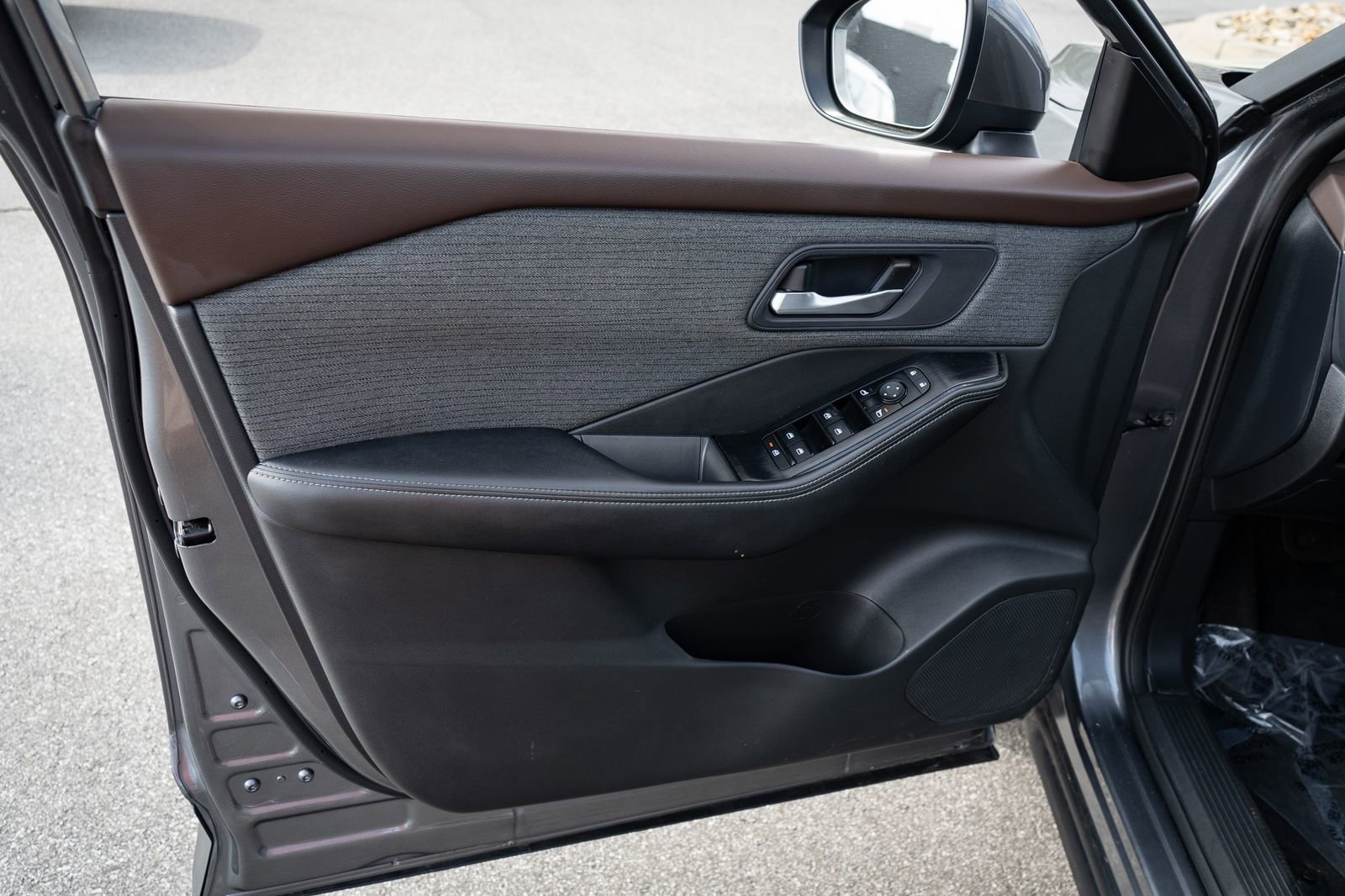 Used 2023 Nissan Rogue SV image 16