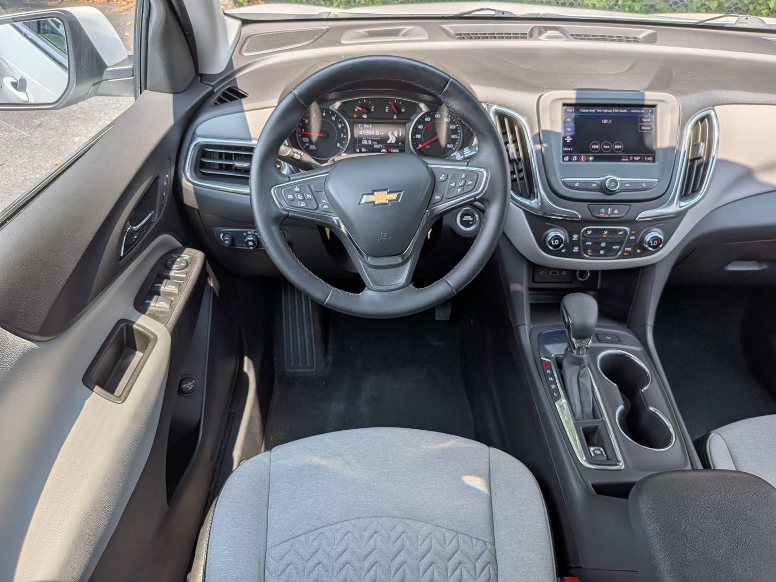 Used 2024 Chevrolet Equinox LT w/ Driver Convenience Package FWD image 15