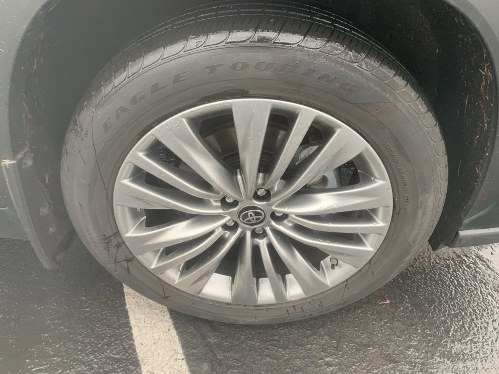 Used 2025 Toyota Highlander Platinum image 7