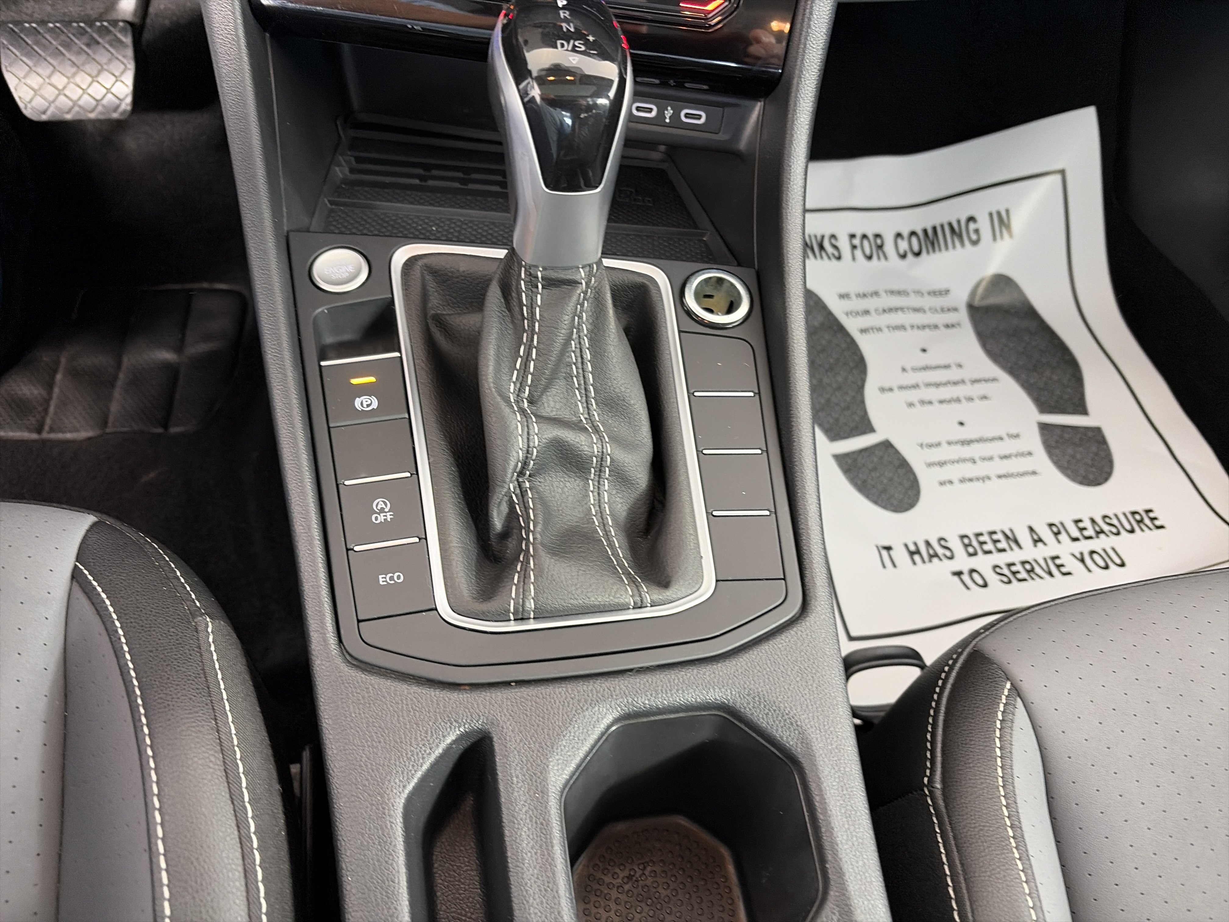 Used 2025 Volkswagen Jetta SE FWD image 25