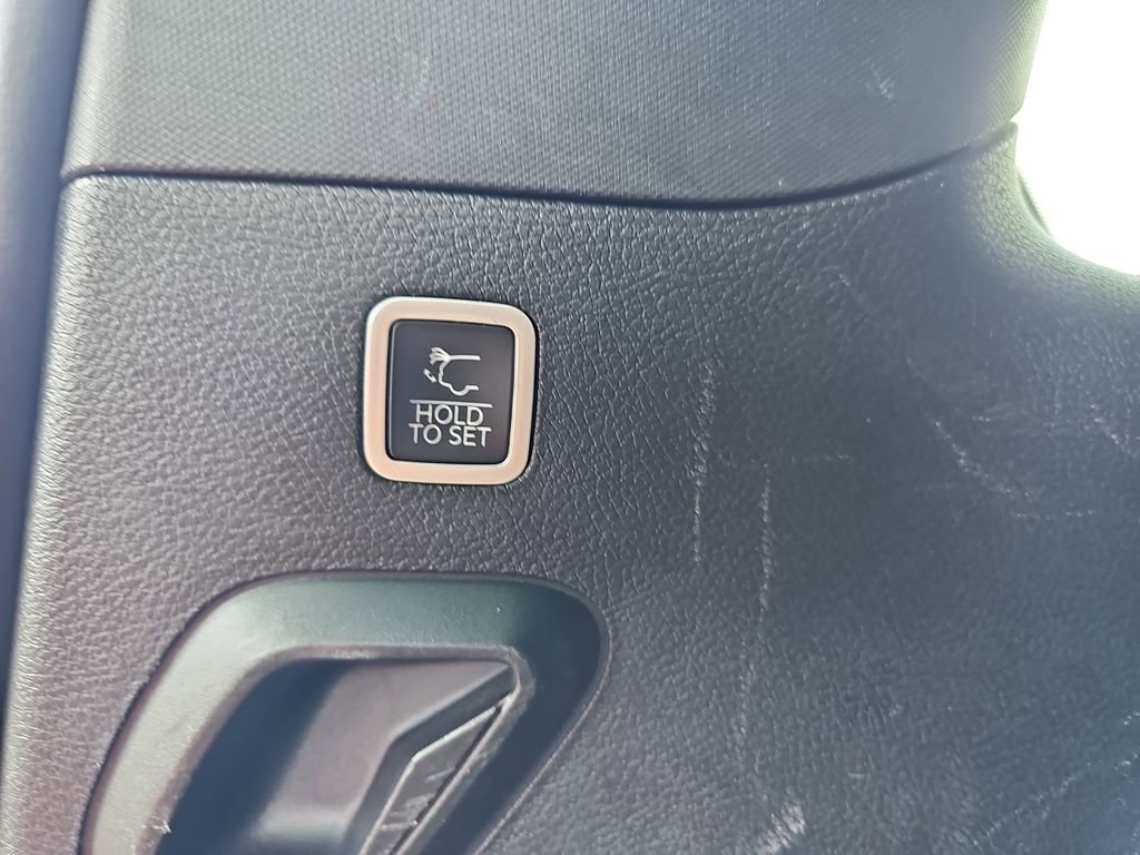 Used 2024 Jeep Wagoneer Series II w/ Flexible Seating Group image 18