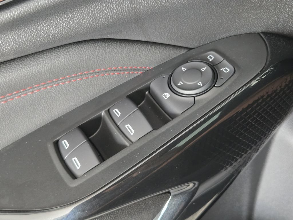 New 2026 Chevrolet Trax RS w/ Sunroof Package FWD image 25