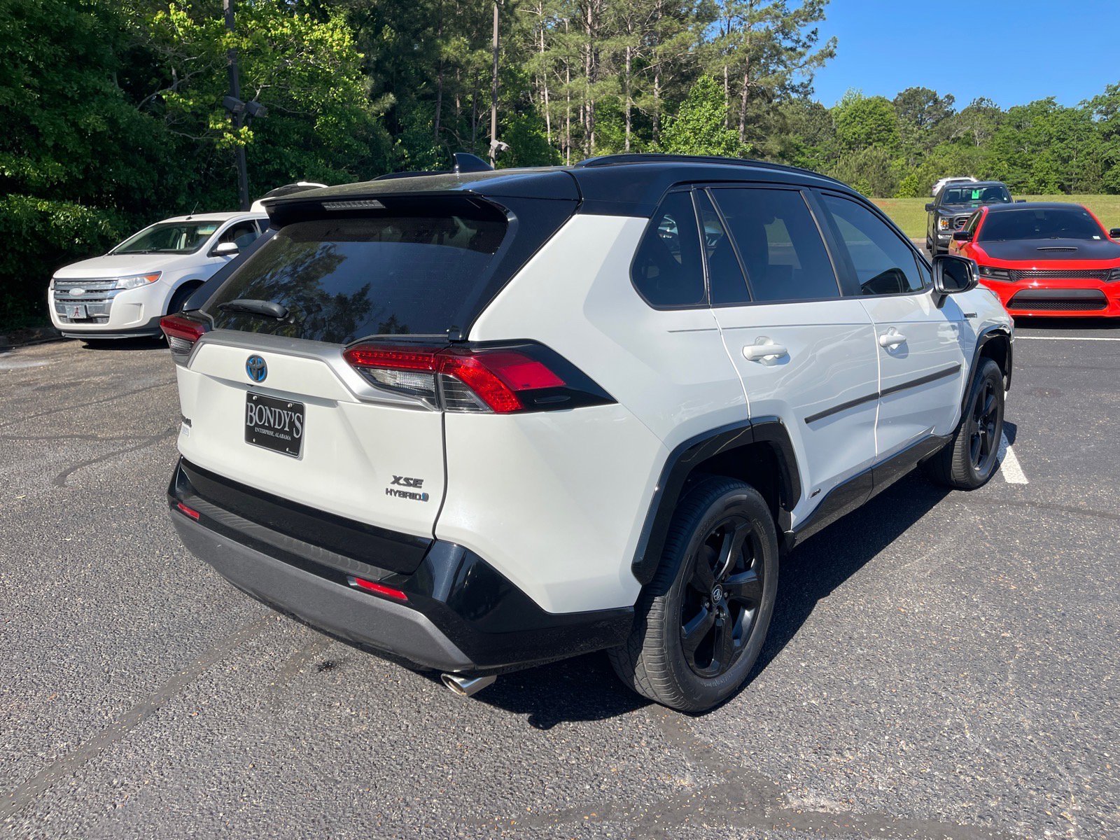 Used 2019 Toyota RAV4 XSE w/ XSE Weather Package AWD/4WD image 17