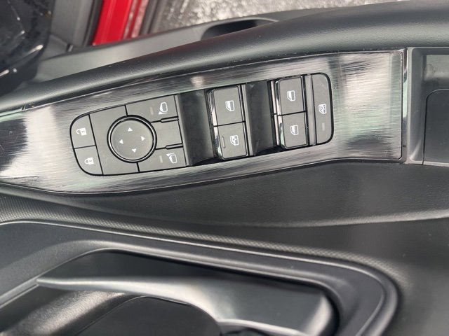 Used 2025 Nissan Rogue S image 12