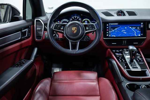 Used 2023 Porsche Cayenne Platinum Edition AWD/4WD image 3