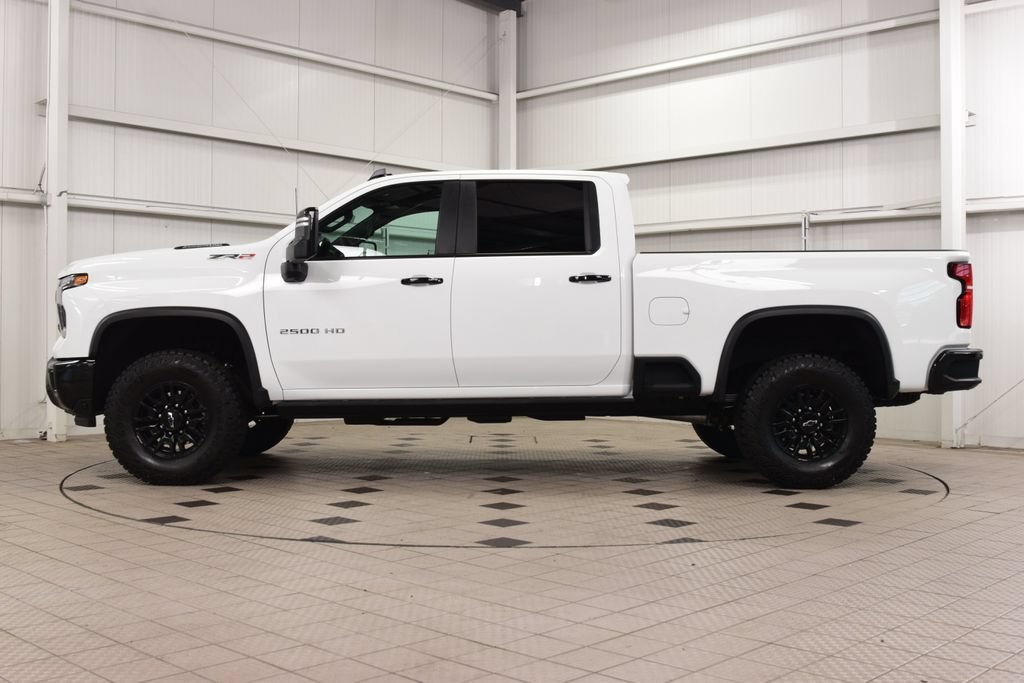 Used 2026 Chevrolet Silverado 2500 ZR2 AWD/4WD image 4