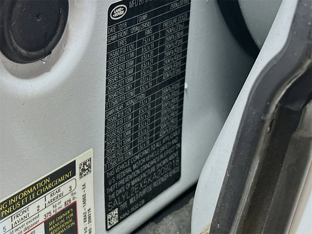 Used 2019 Land Rover Range Rover Velar R-Dynamic SE image 35