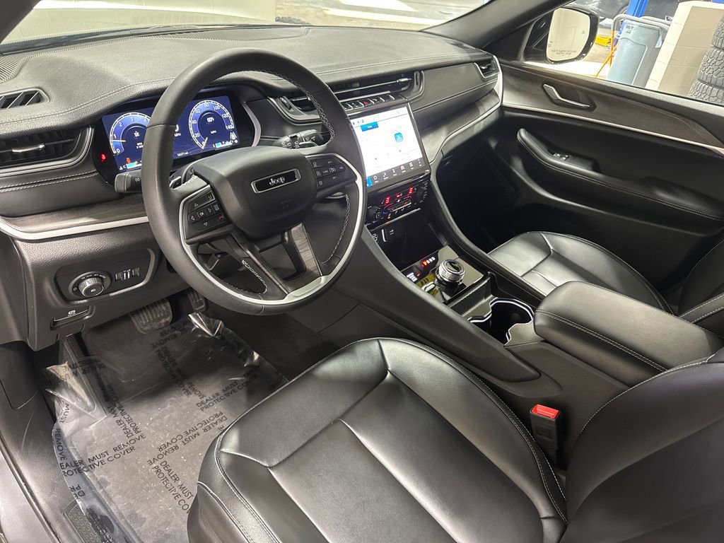 Used 2024 Jeep Grand Cherokee Limited AWD/4WD image 47