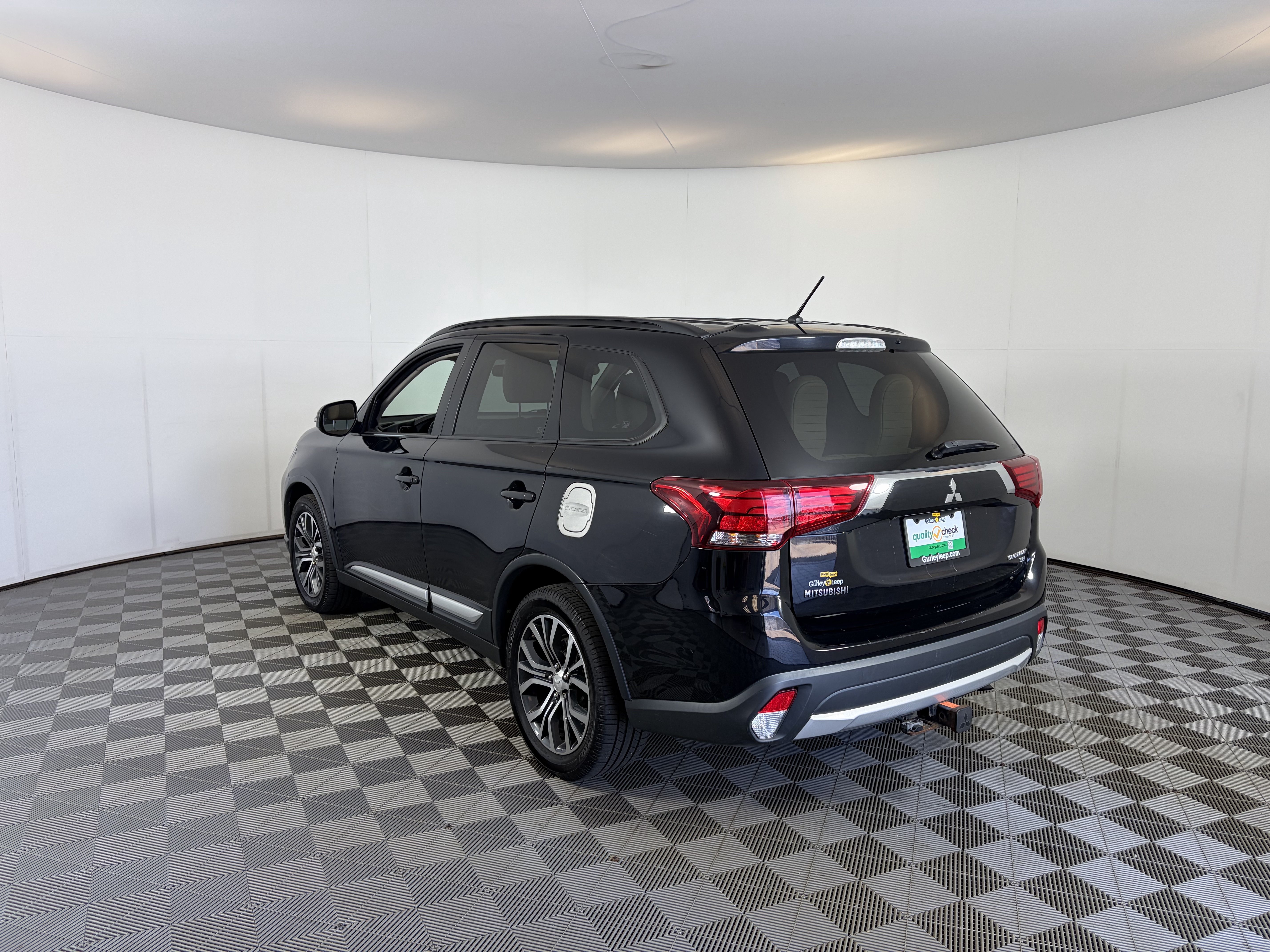 Used 2016 Mitsubishi Outlander SEL AWD/4WD image 9