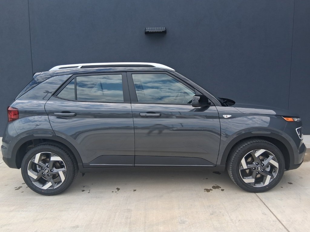 New 2025 Hyundai Venue Limited image 3