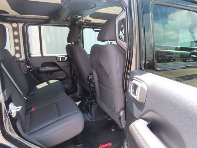 Used 2018 Jeep Wrangler Unlimited Sahara w/ Dual Top Group AWD/4WD image 27