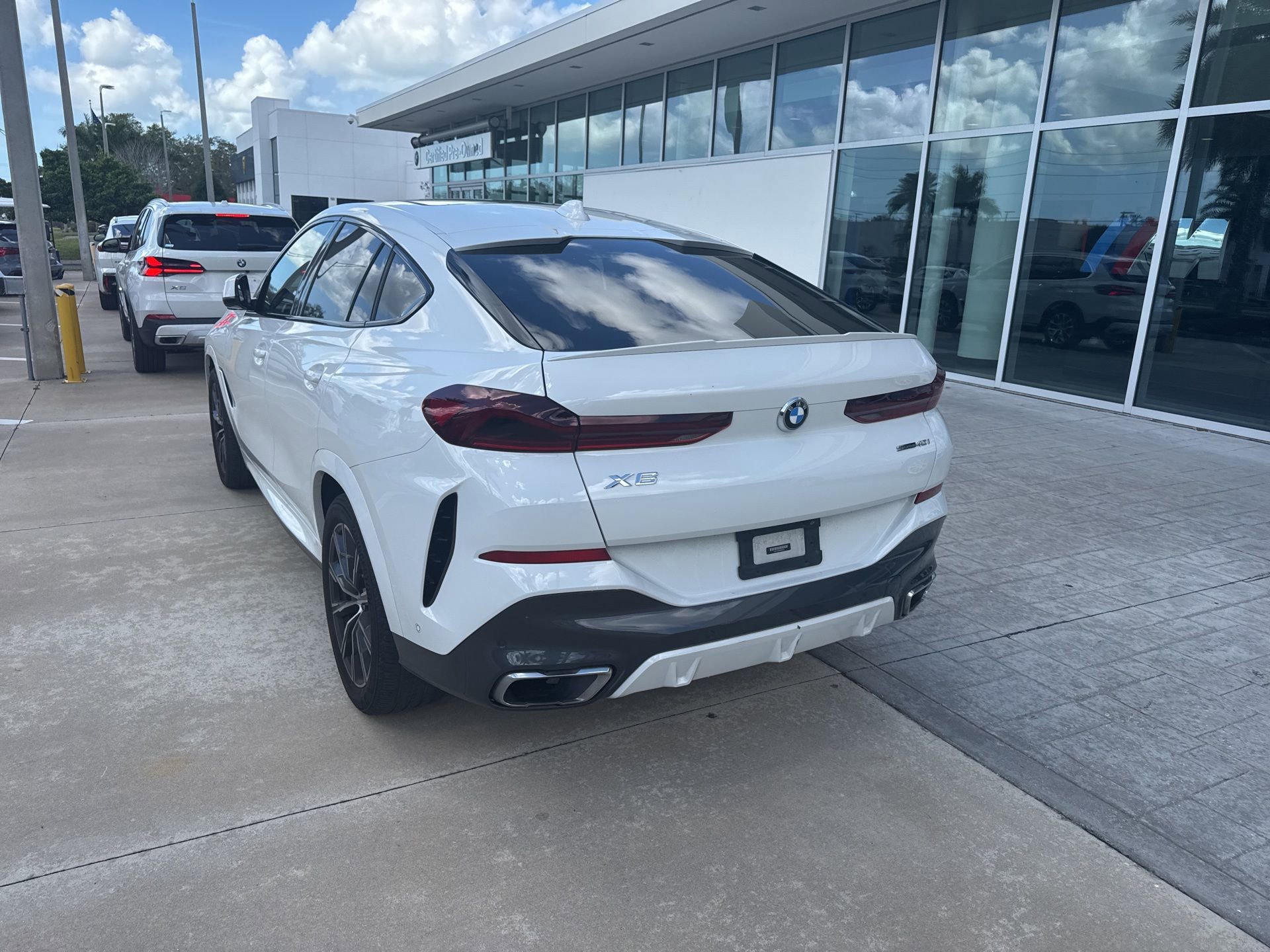 Used 2021 BMW X6 sDrive40i w/ M Sport Package image 14