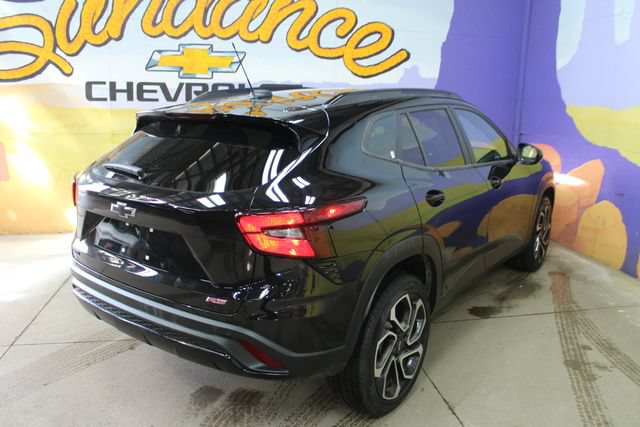 Used 2025 Chevrolet Trax RS FWD image 8