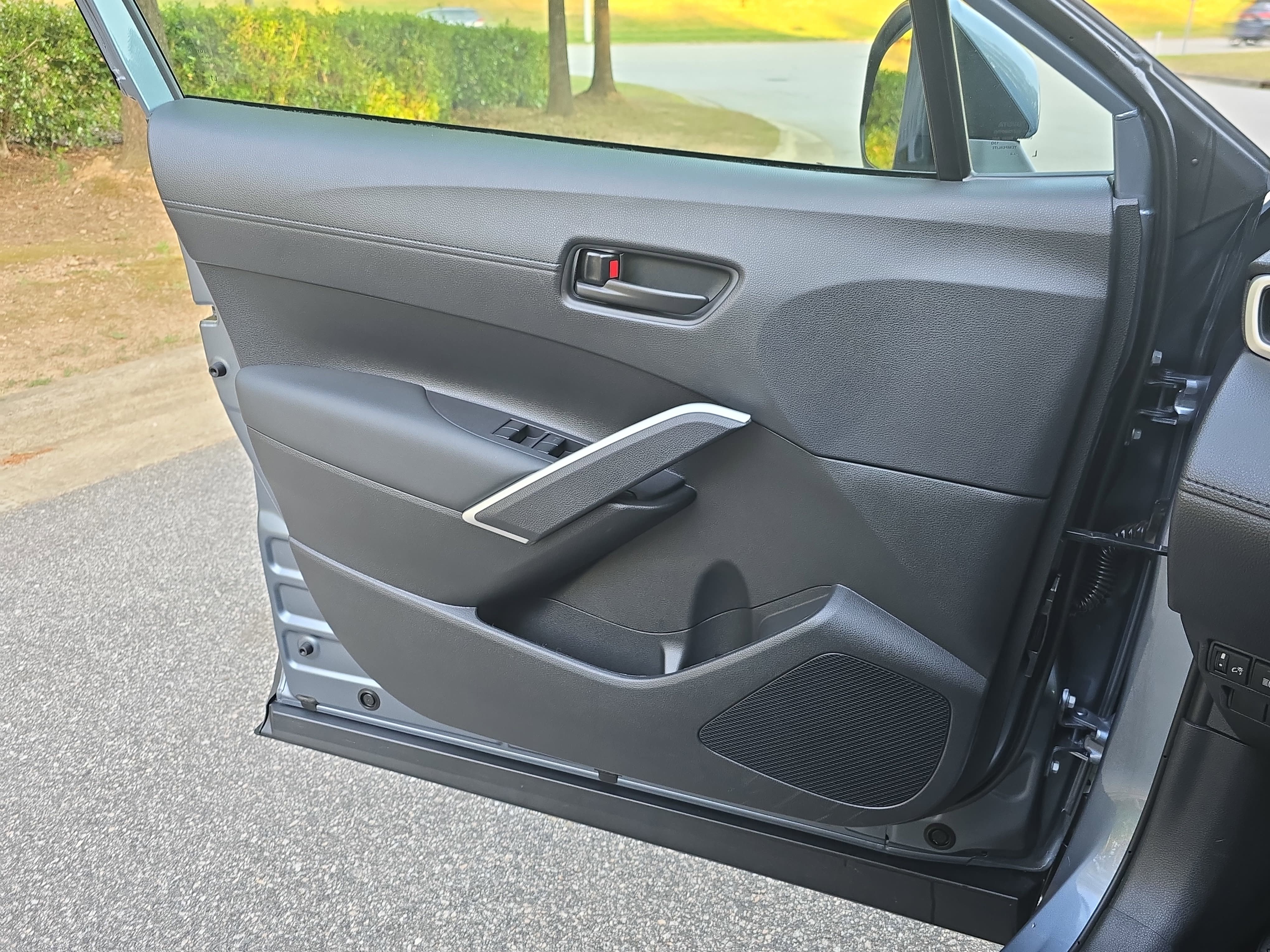 Used 2024 Toyota Corolla Cross LE w/ Moonroof Package image 24
