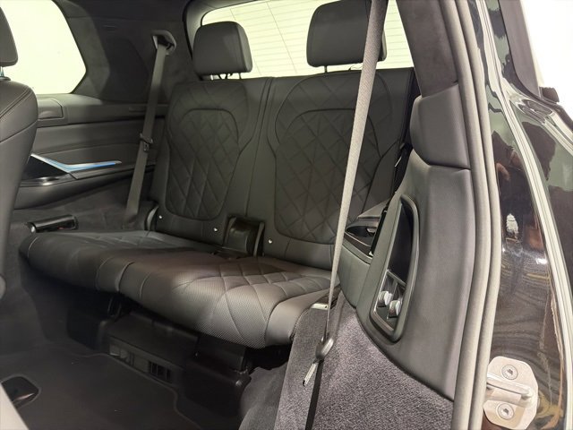 Used 2025 BMW X7 xDrive40i w/ Executive Package image 19