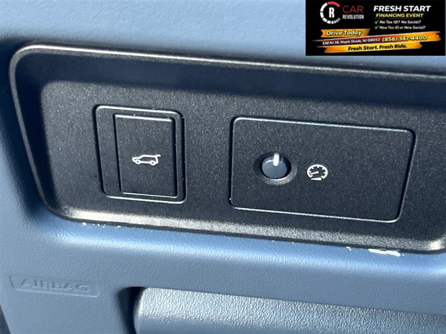 Used 2019 Land Rover Range Rover Evoque SE image 24