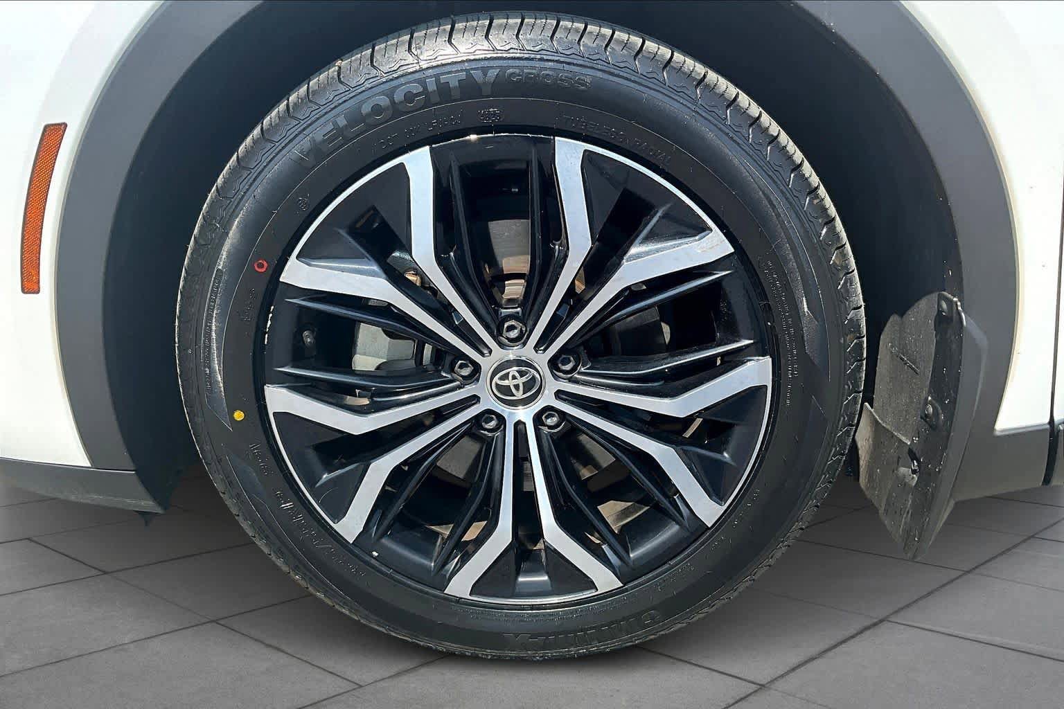 Used 2023 Toyota Crown AWD/4WD image 11