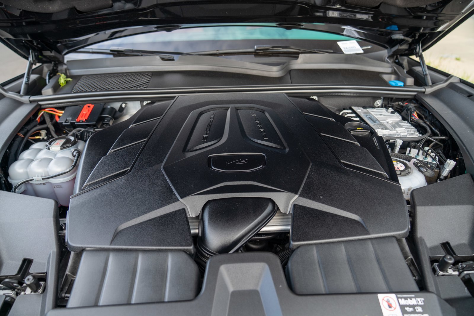 Certified 2025 Porsche Cayenne E-Hybrid AWD/4WD image 29