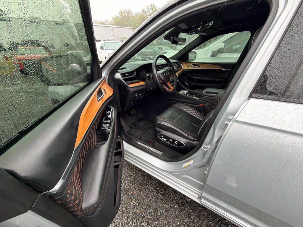 Used 2022 Jeep Grand Cherokee Summit AWD/4WD image 13