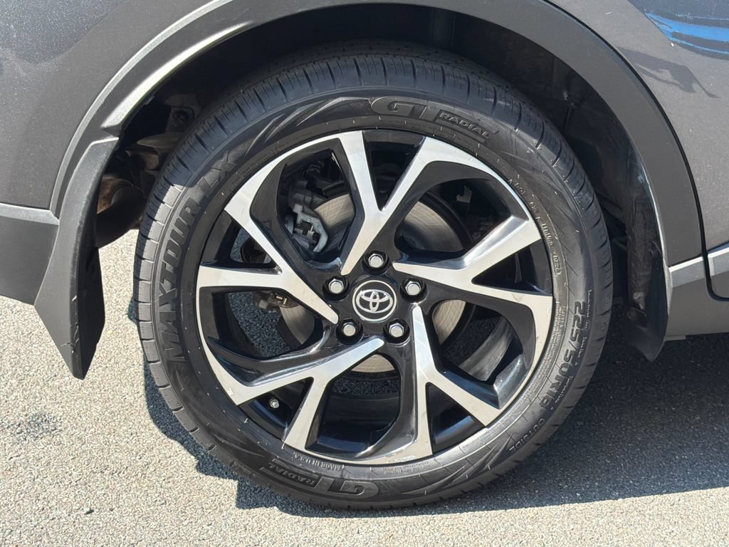 Used 2018 Toyota C-HR XLE FWD image 7