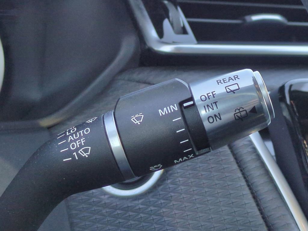 Used 2022 Land Rover Range Rover Velar R-Dynamic S image 29