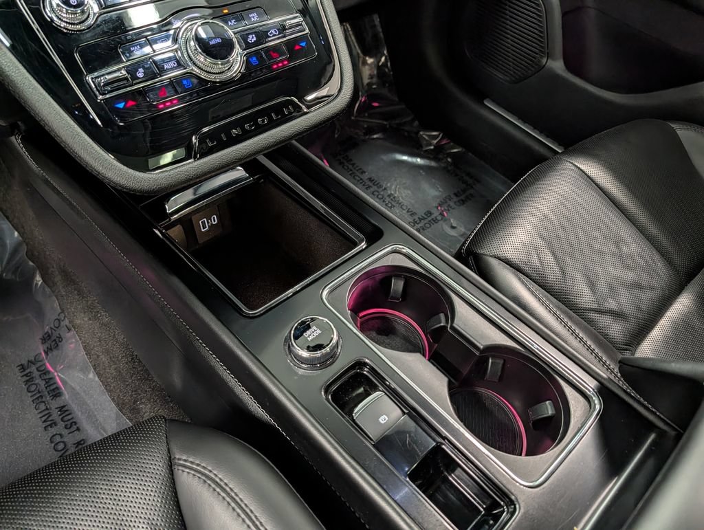 Used 2022 Lincoln Corsair AWD w/ Premium Package image 17
