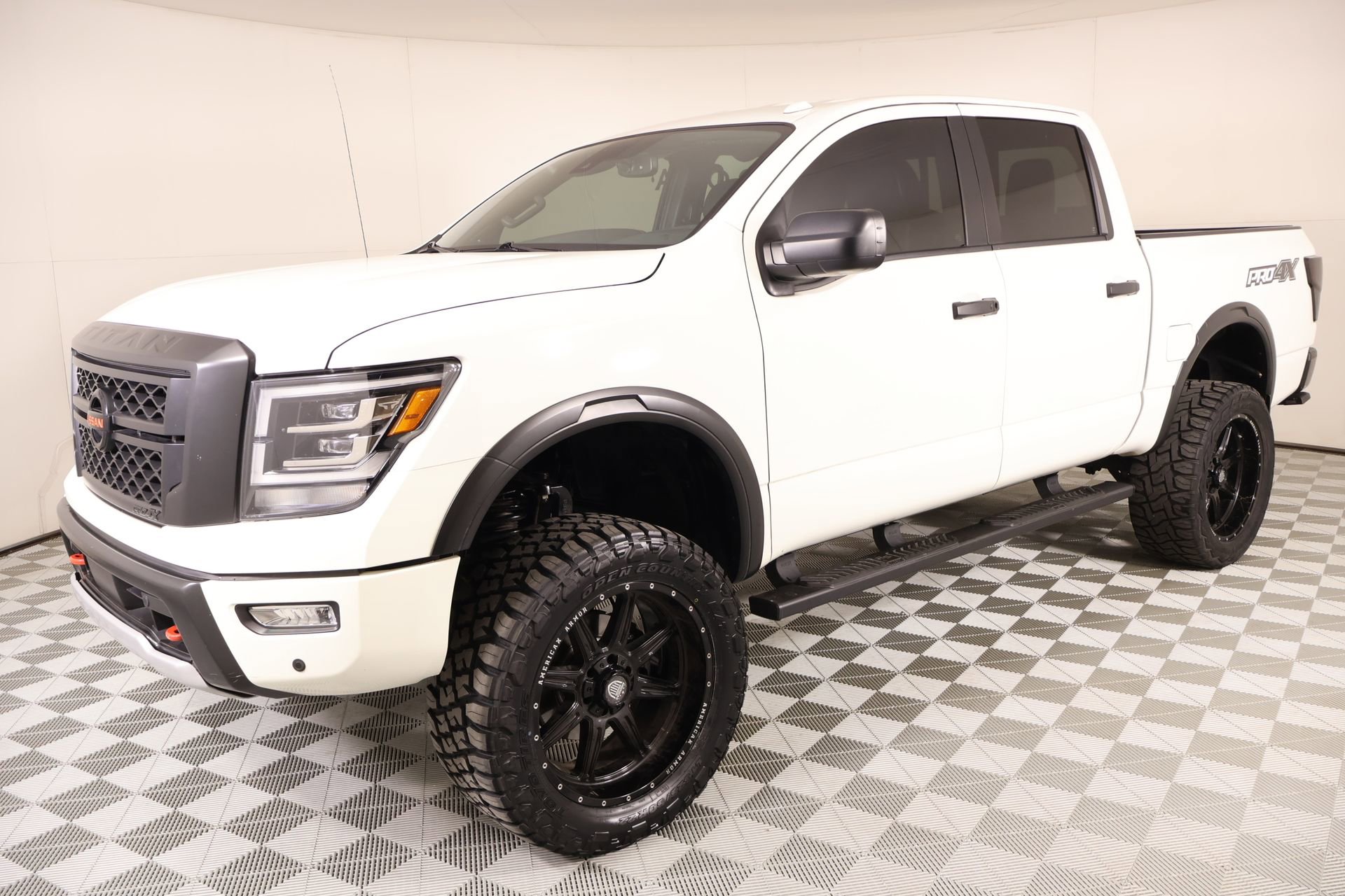 Used 2021 Nissan Titan PRO-4X w/ Pro-4x Utility Package AWD/4WD image 9