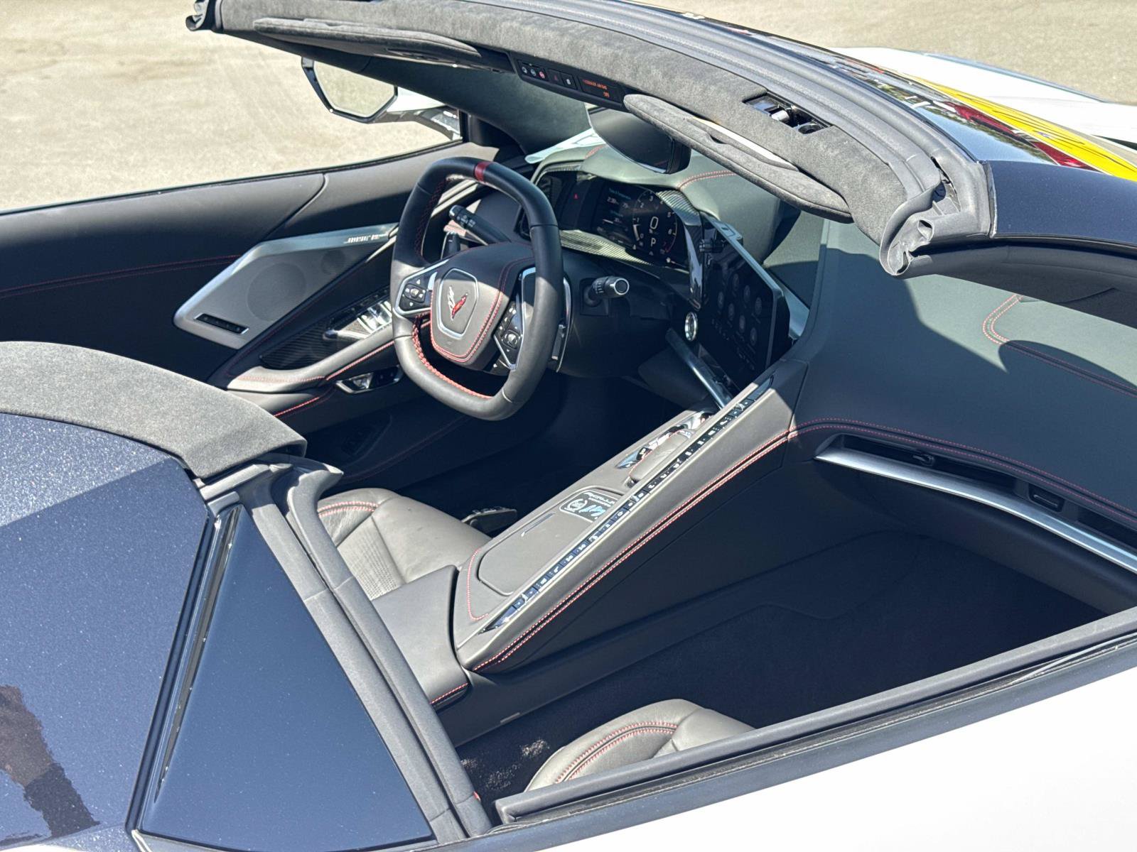 Used 2022 Chevrolet Corvette Stingray Premium Conv w/ Z51 Performance Package RWD image 35