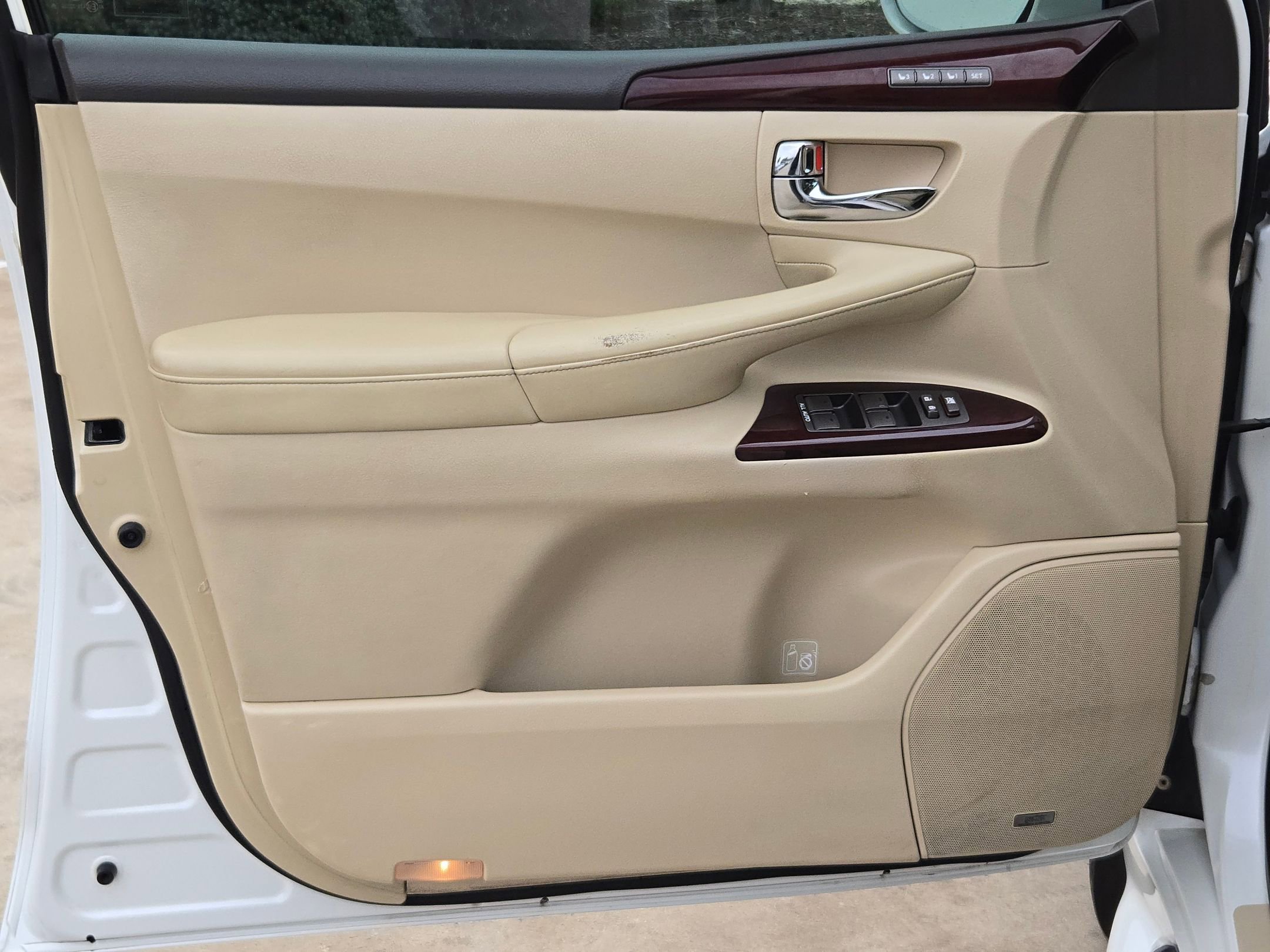 Used 2014 Lexus LX 570 4WD image 12