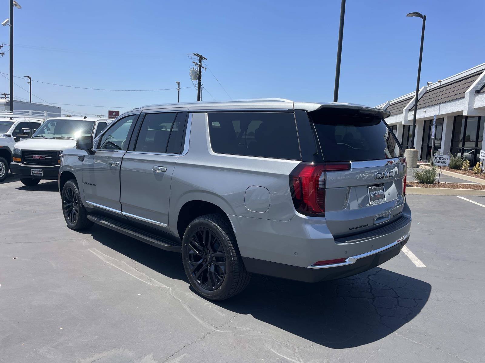 New 2026 GMC Yukon XL Elevation w/ Elevation Premium Package RWD image 7