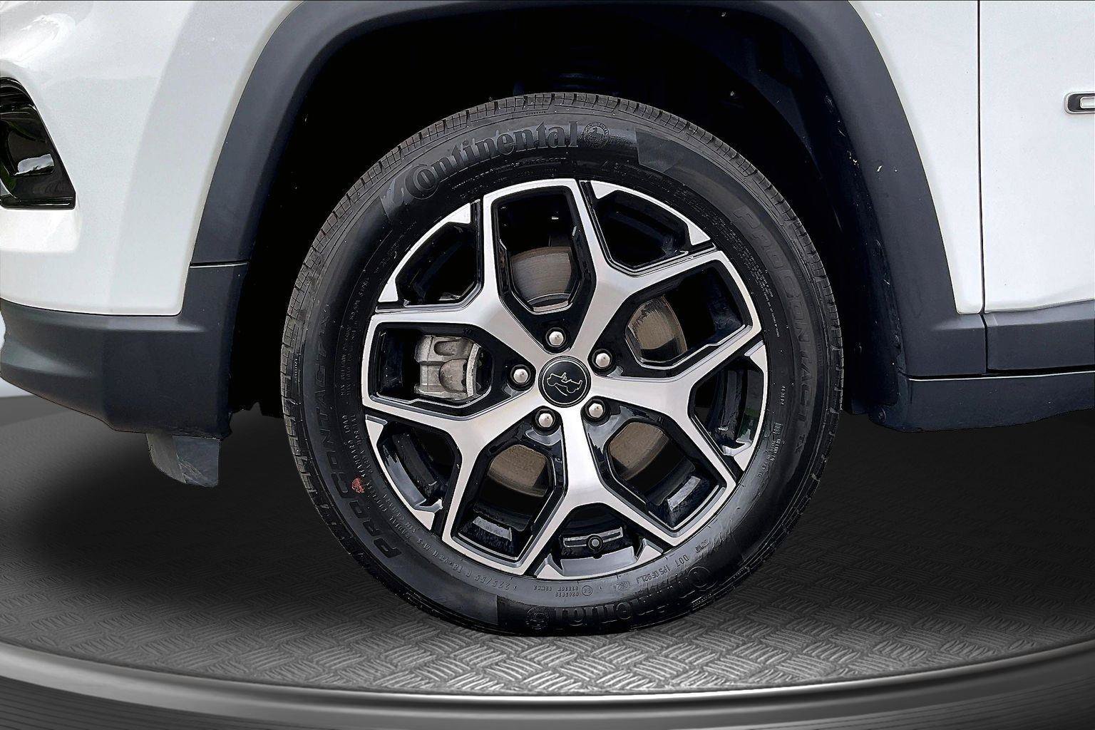 Used 2025 Jeep Compass Limited AWD/4WD image 10