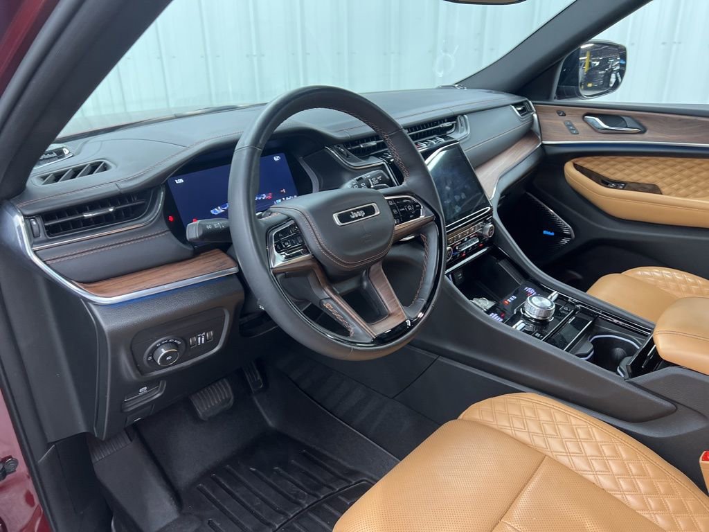 Used 2024 Jeep Grand Cherokee Summit w/ Luxury Tech Group V image 16