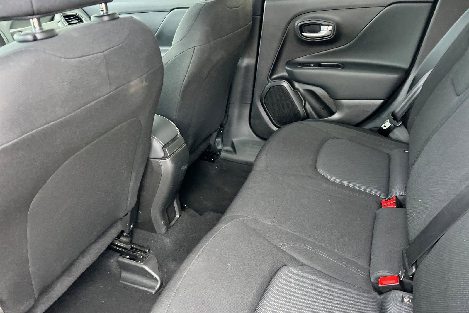 Used 2023 Jeep Renegade Latitude AWD/4WD image 13
