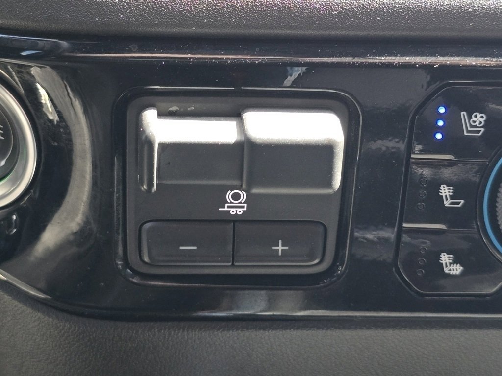 Used 2024 Chevrolet Silverado 3500 High Country AWD/4WD image 13