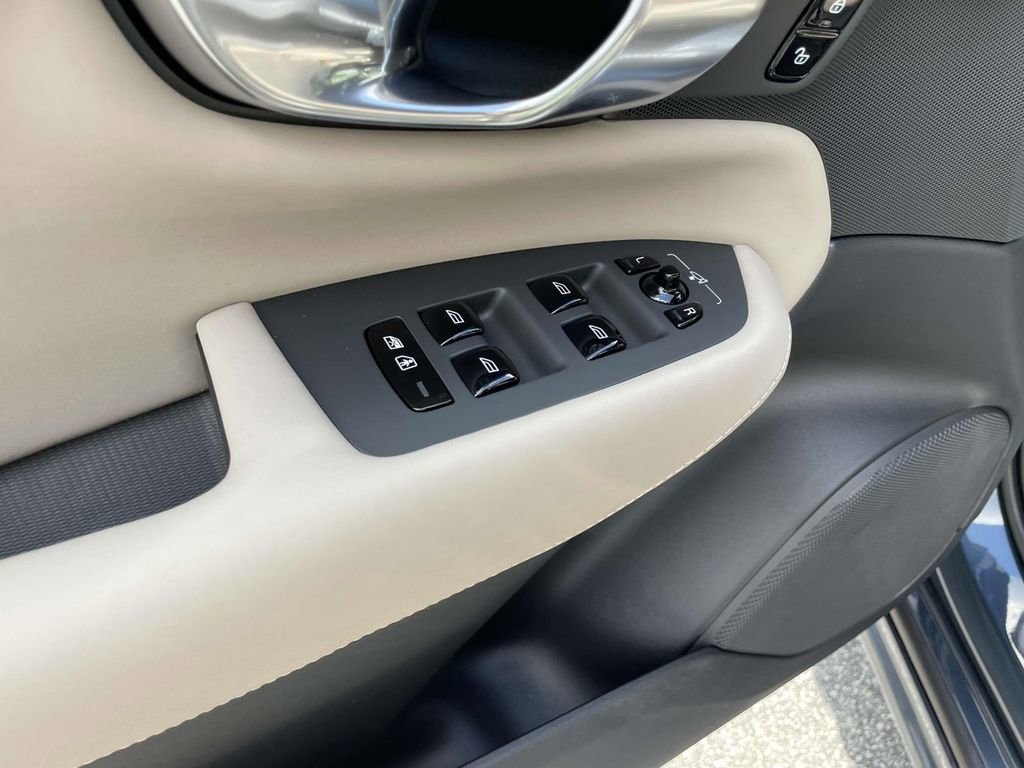 New 2026 Volvo XC90 B6 Plus image 6