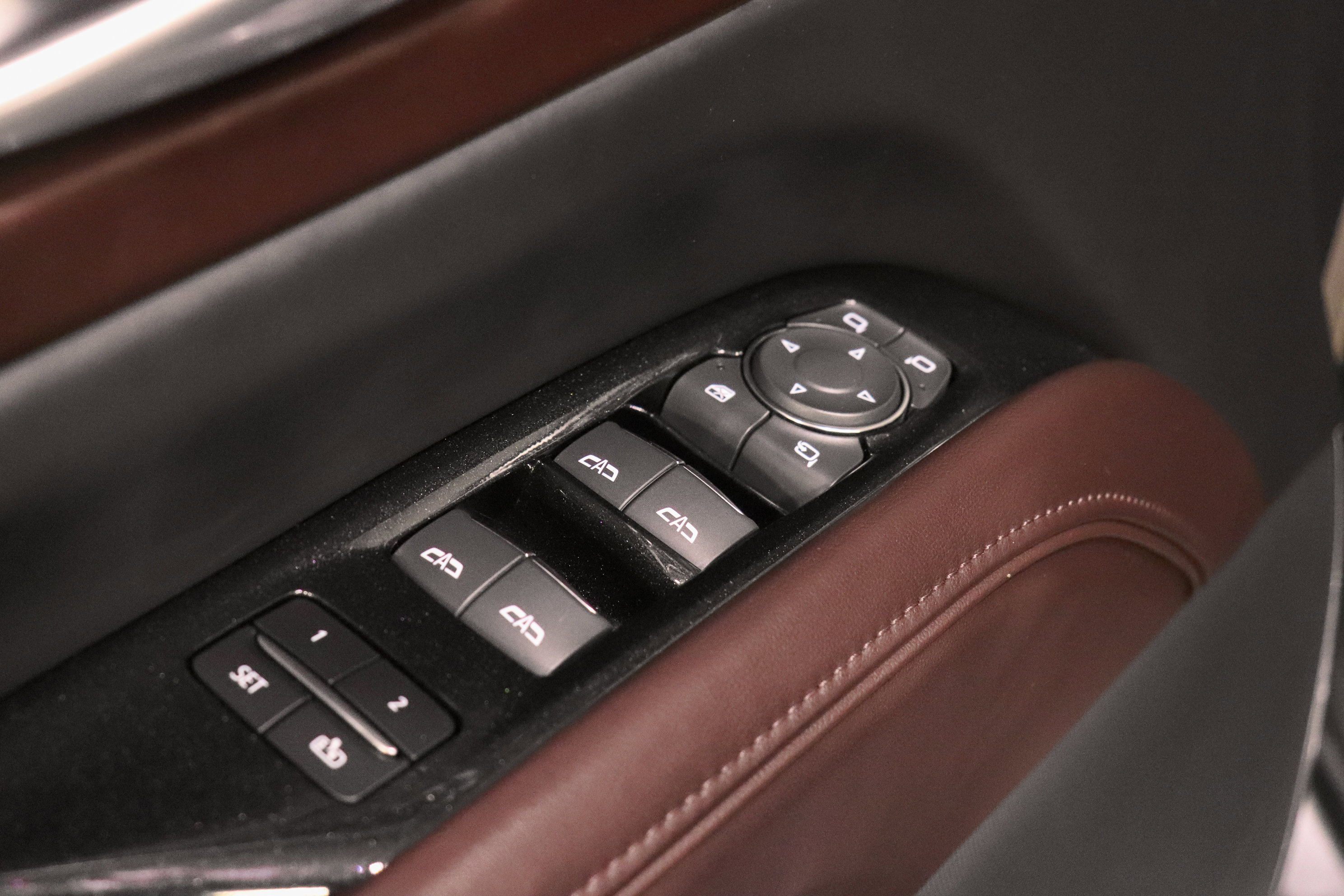 Used 2024 Cadillac Escalade ESV V w/ LPO, ONYX Package image 12