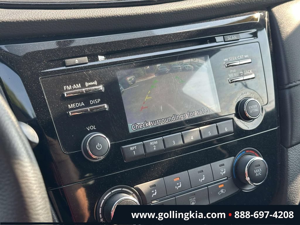 Used 2017 Nissan Rogue SV AWD/4WD image 24