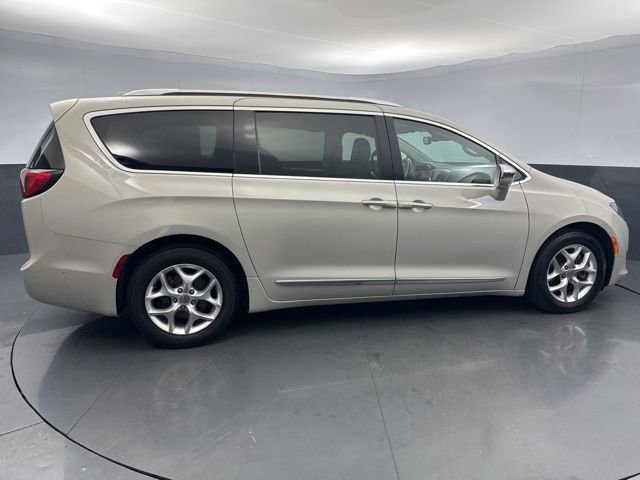 Used 2020 Chrysler Pacifica Limited w/ Advanced Safetytec Group image 8