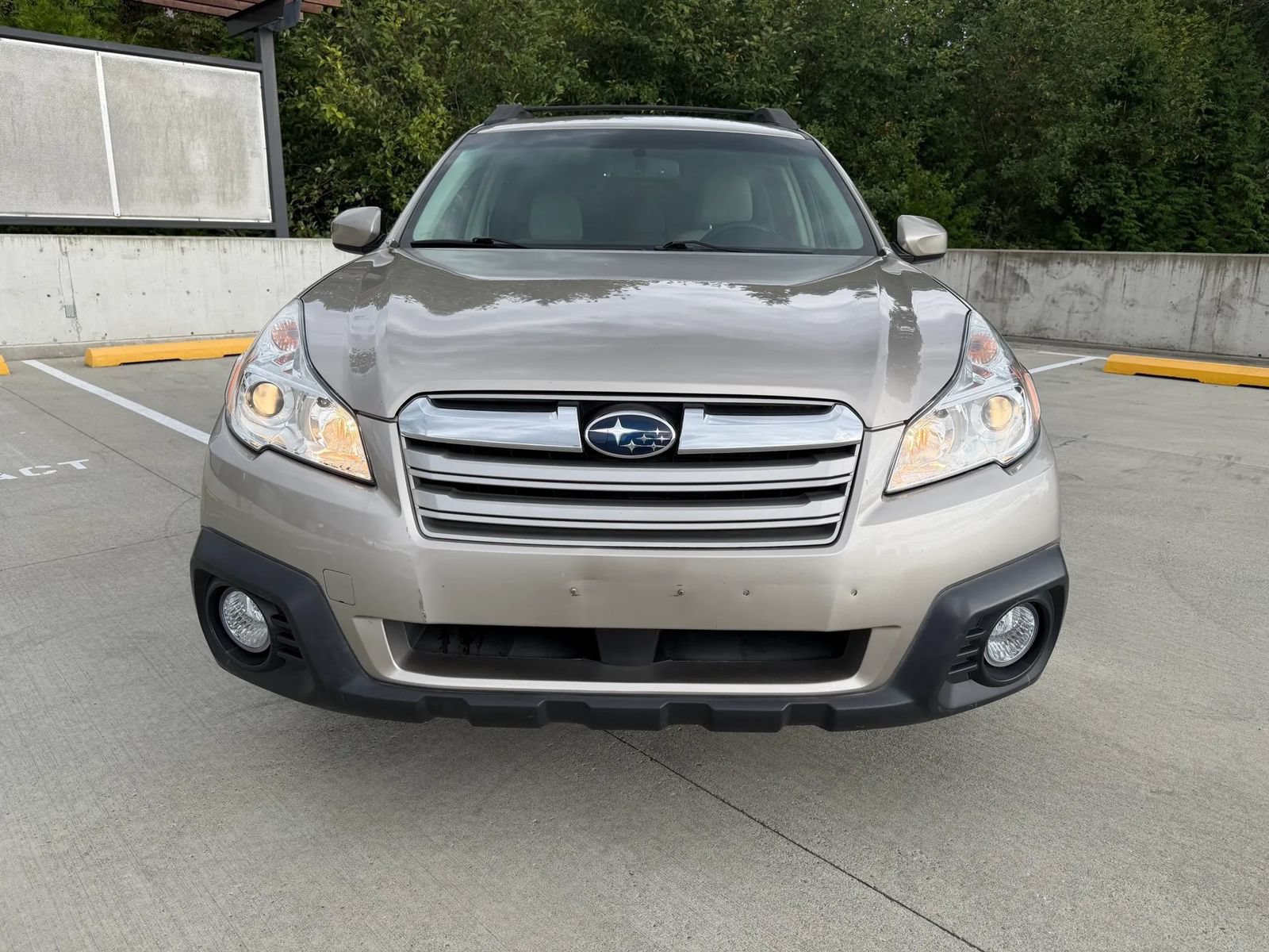 Used 2014 Subaru Outback 2.5i Premium w/ Moonroof Package AWD/4WD image 3
