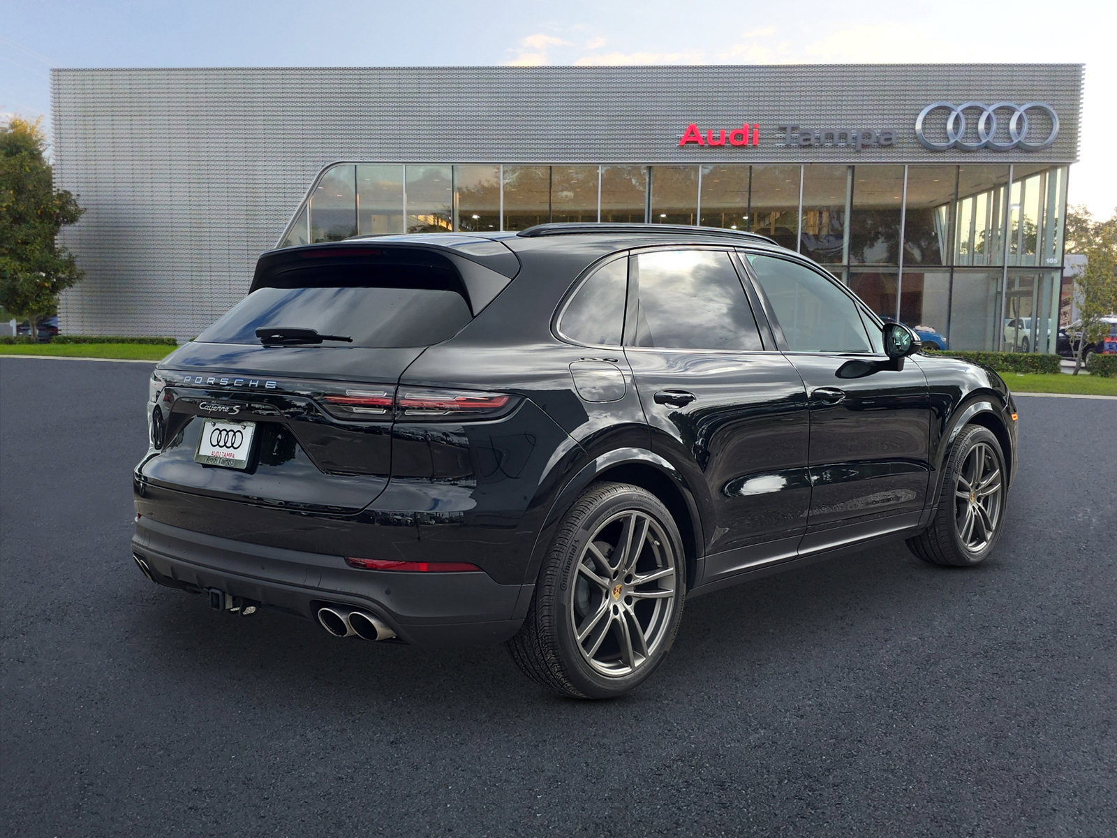 Used 2023 Porsche Cayenne S Platinum image 4